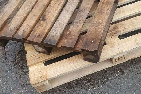 Single-use pallet – dark / light / damaged